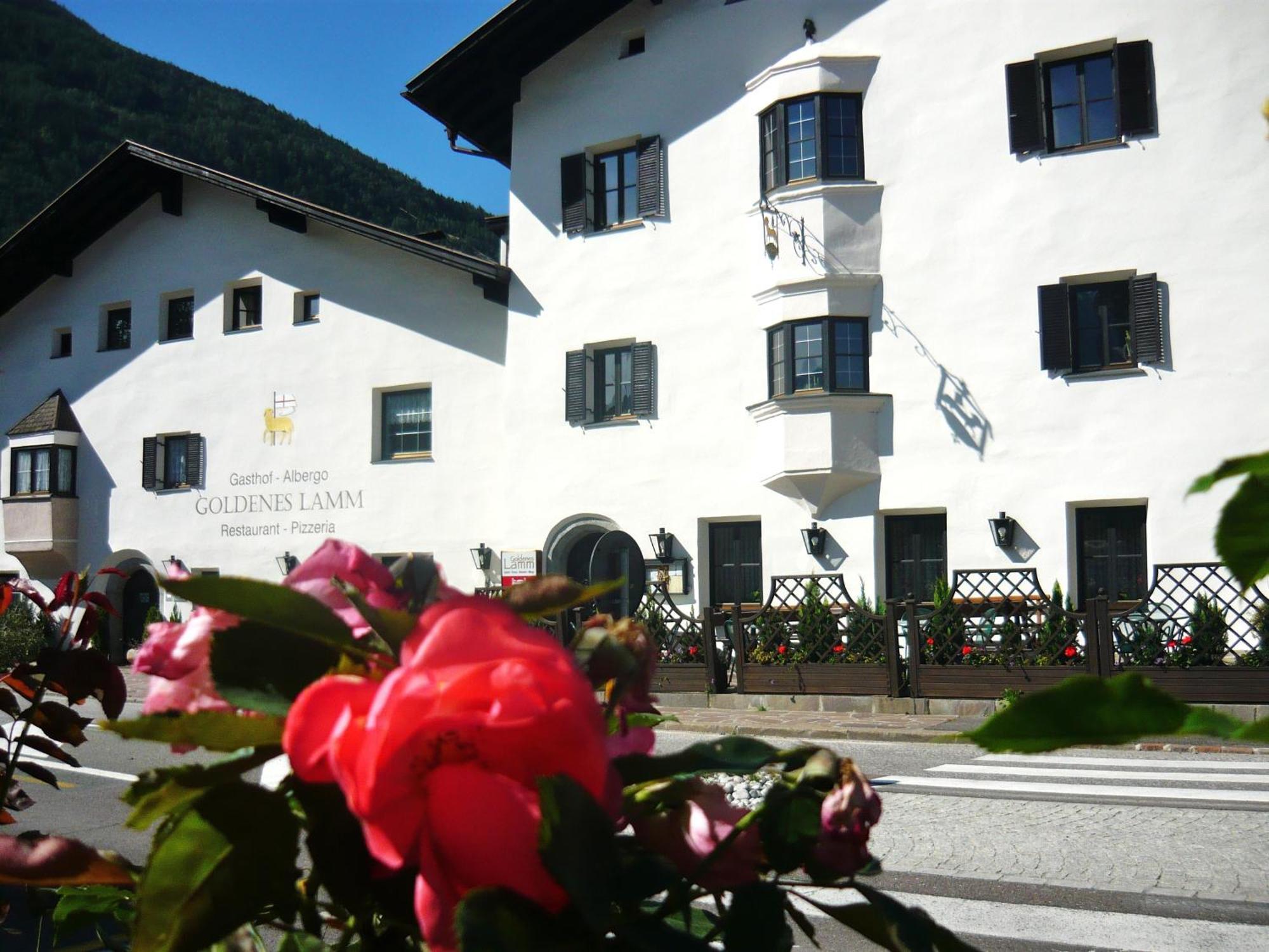 Hotel Gasthof Goldenes Lamm Vahrn Exterior foto