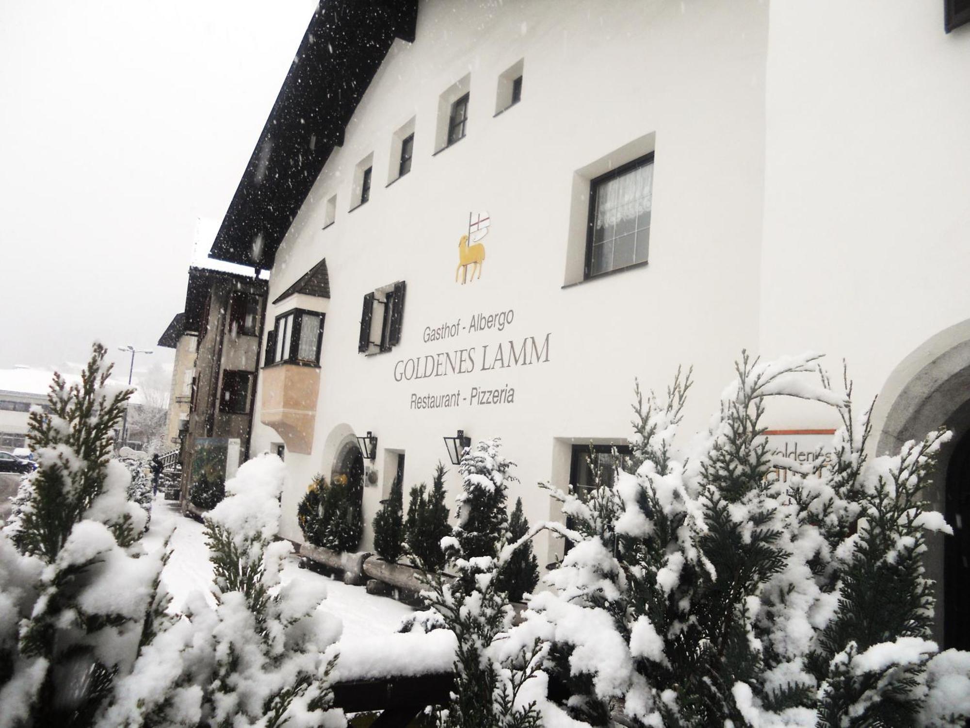 Hotel Gasthof Goldenes Lamm Vahrn Exterior foto