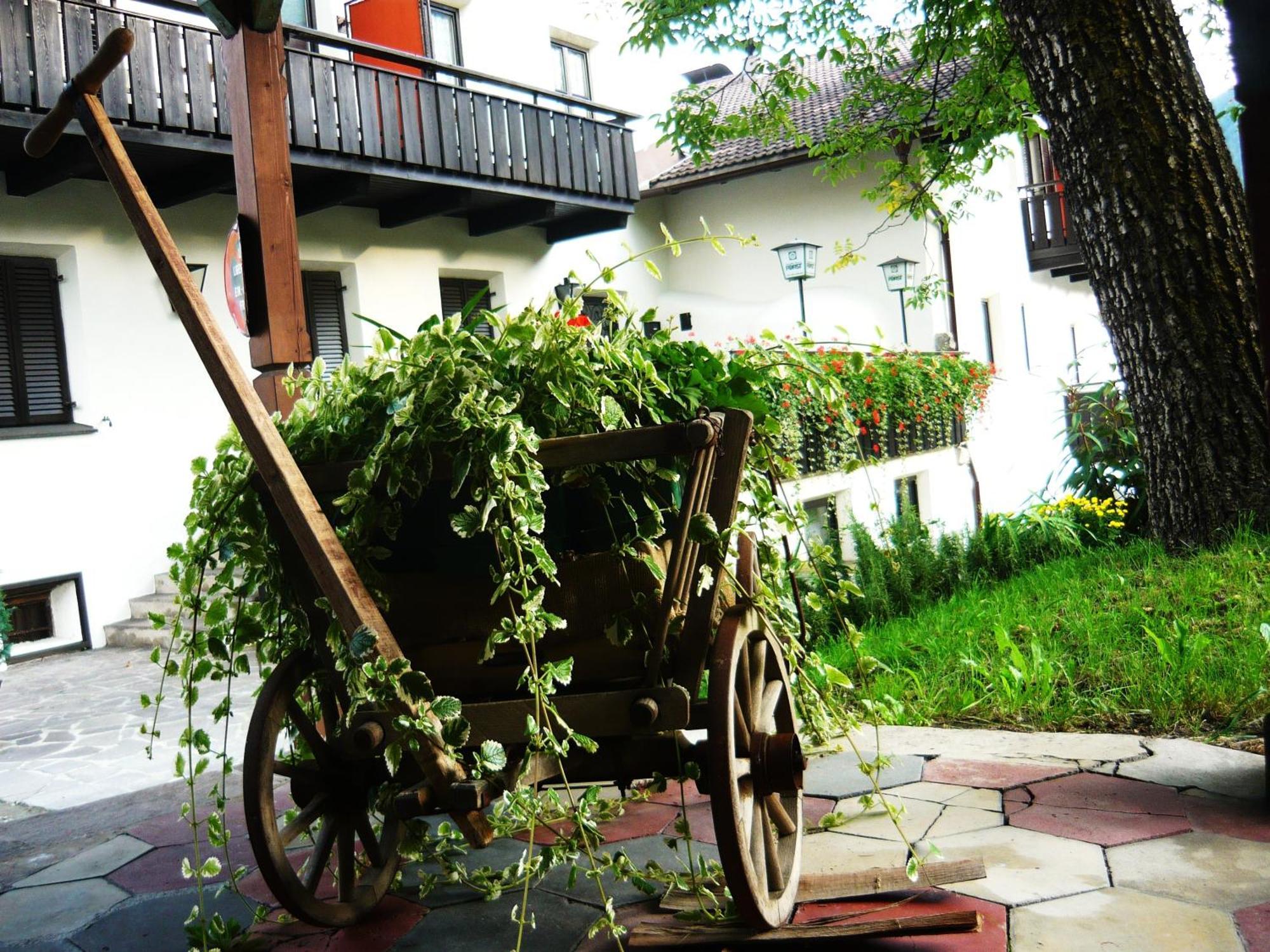 Hotel Gasthof Goldenes Lamm Vahrn Exterior foto